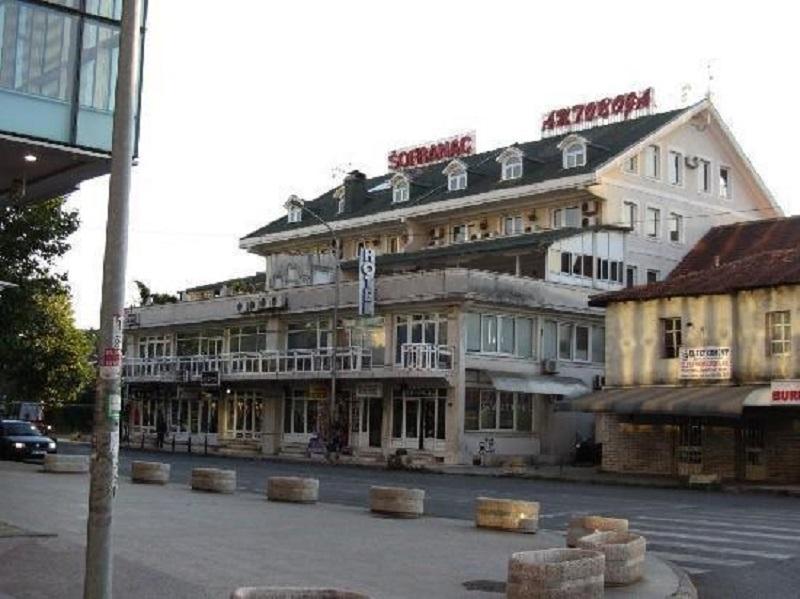 Hotel Bojatours 포드고리차 외부 사진