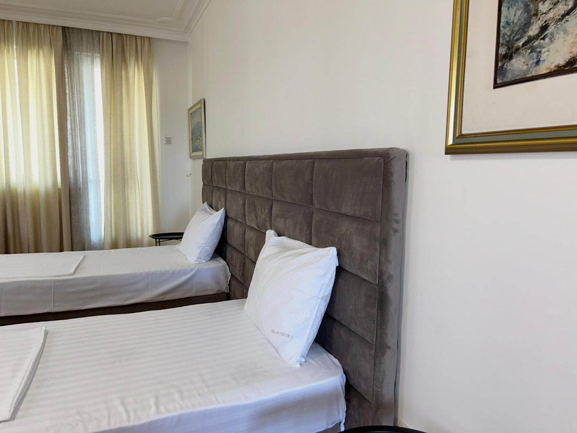 Hotel Bojatours 포드고리차 외부 사진